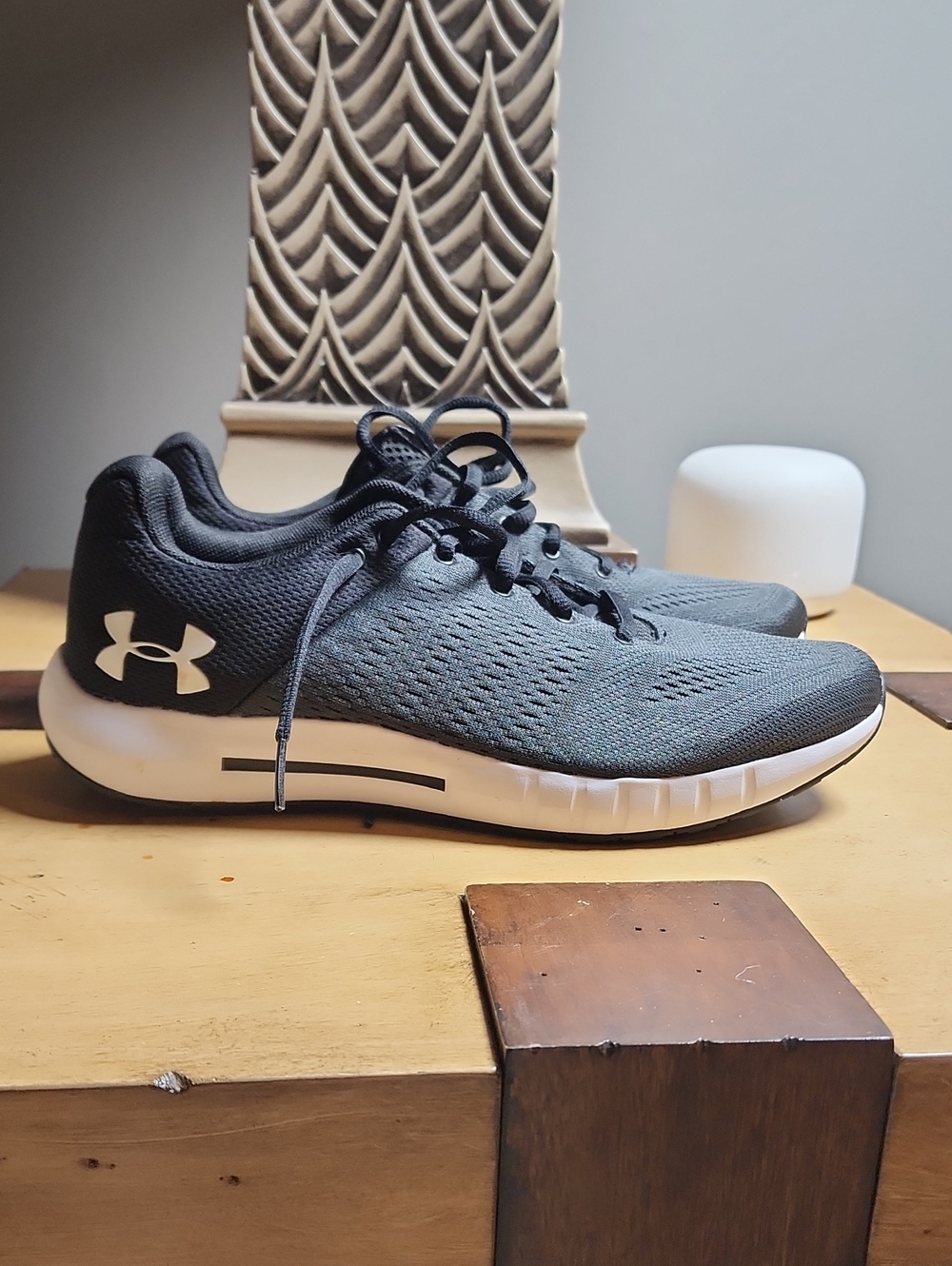 Under Armour Men's Dark Gray Athletic Training Sneakers with White Midsole